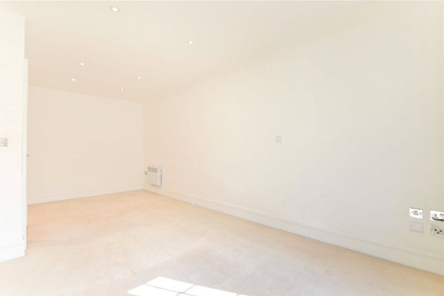 Flat 4,, Woodham Place, Woodham photo 4