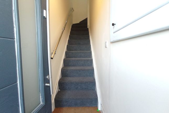 Flat 2, 236, Hornchurch Road, Hornchurch photo 3