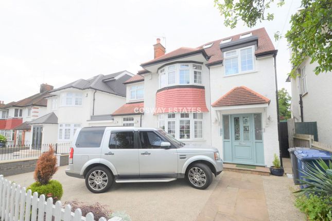 Detached house to rent in Sunbury Avenue, Mill Hill