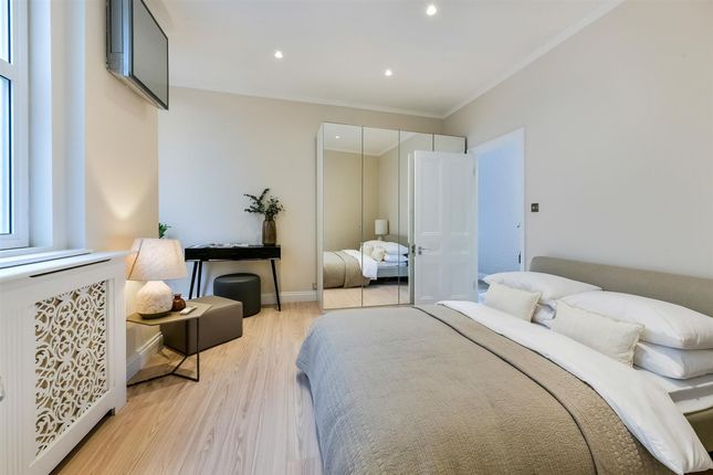 Knightsbridge Luxury  Flat 30, Wellington Court (28).Jpg