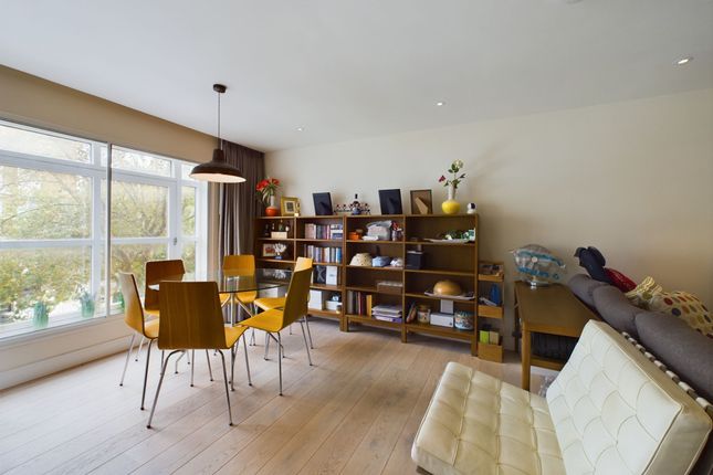 Flat 39, Trinity Court, London photo 4