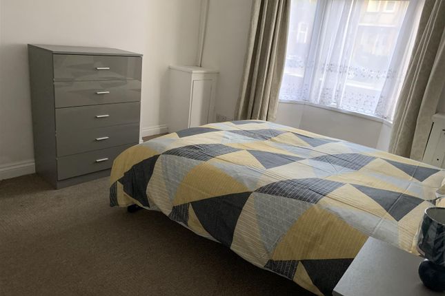 Room to rent in Finedon Road, Wellingborough