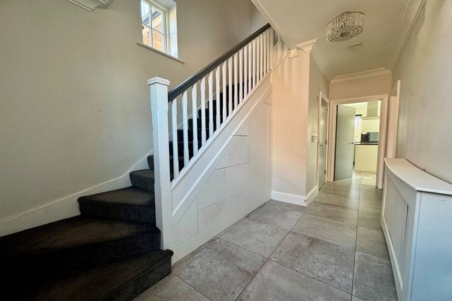 19, Vale Crescent, Nether Alderley photo 2