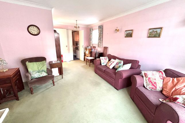 Flat 43, Fairhaven Court, Fairhaven, Egham photo 3