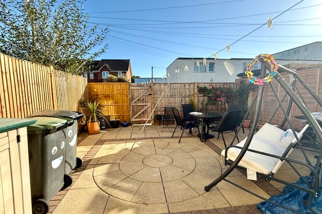24, Carless Close, Gosport photo 2