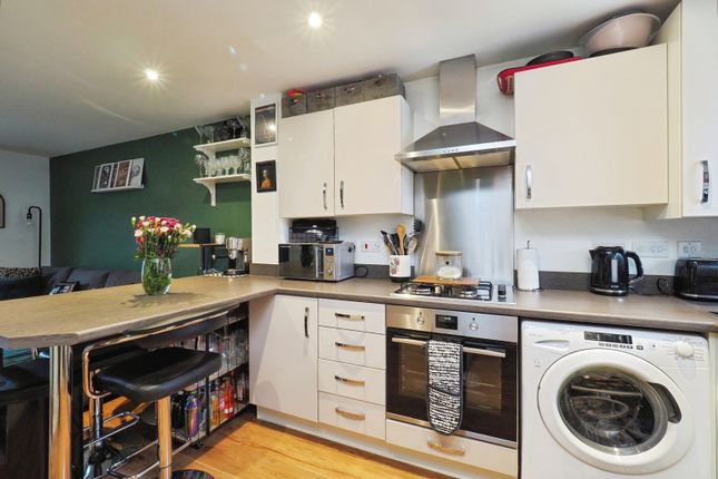 24, Turner Grove, Nottingham photo 3