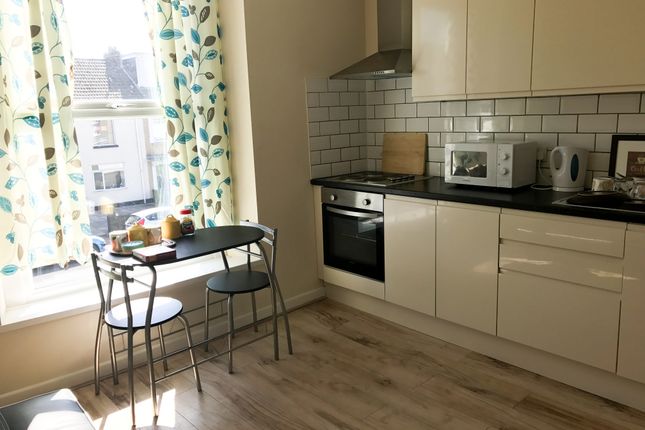 Studio flat on 66, brunswick st, Swansea, £295,000