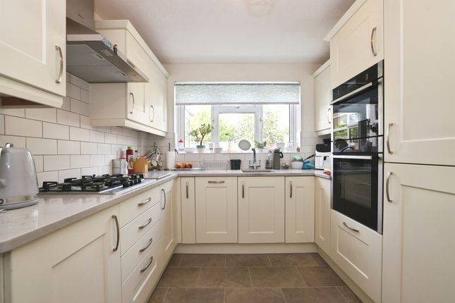 27, Kingfisher Drive, SALISBURY photo 4