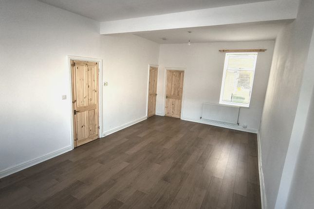 38, Pontypridd photo 2