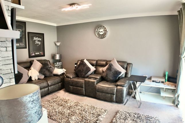 13, Heol Cae Derwen, Bargoed photo 5