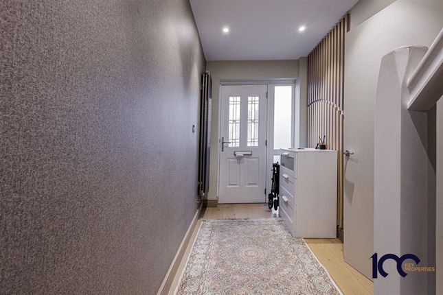 14 Victoria Avenue, Romford photo 4