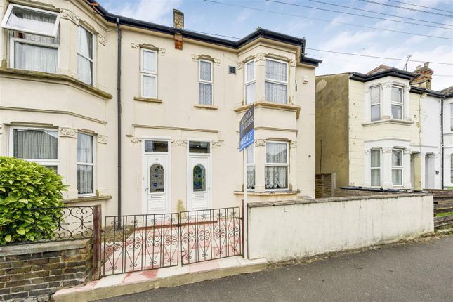 Semi-detached house for sale in Hibernia Road, Hounslow