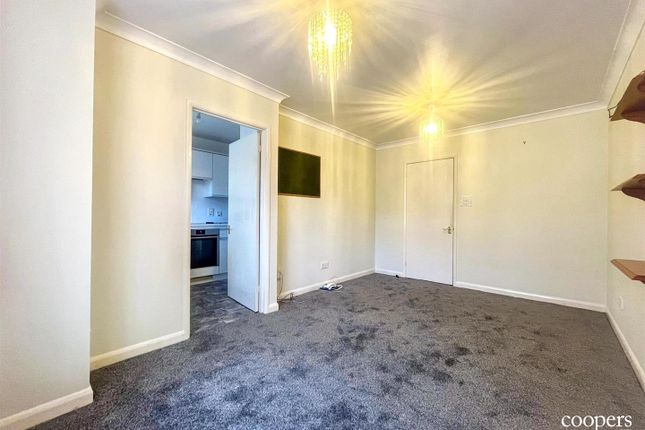 122, Gainsborough Road, Hayes photo 3