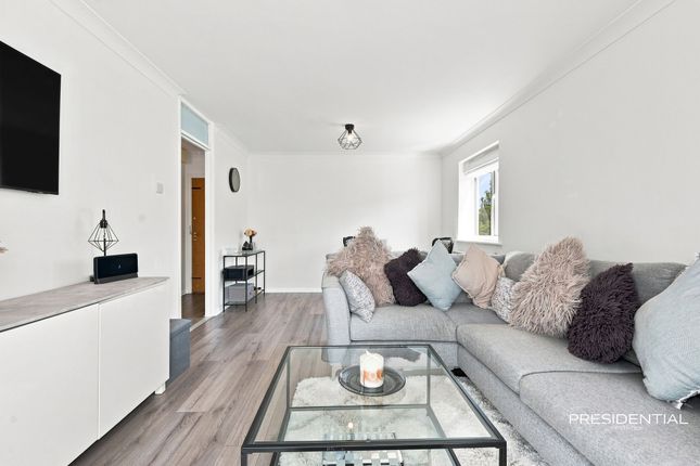 10 Kingsdale Court Lamplighters Close, Waltham Abbey photo 4