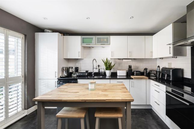 1, Daws Place, Redhill photo 4