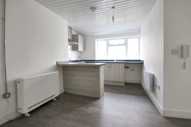 Flat B, 70, Church Street, Runcorn photo 2