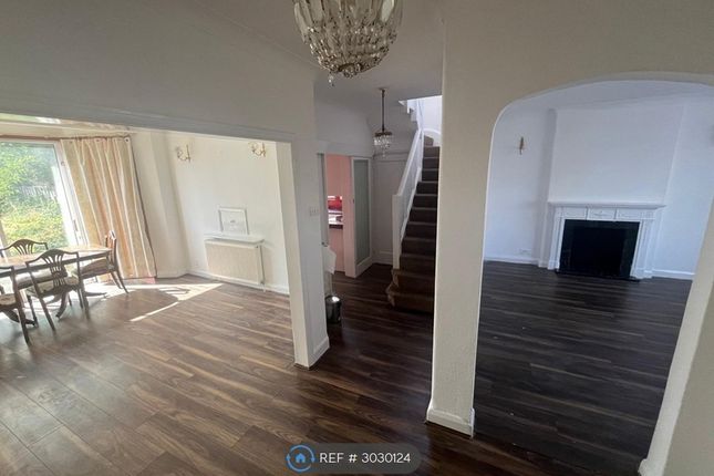 South Lodge Drive, London photo 2