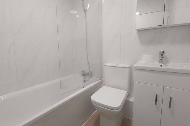 Flat to rent in Beulah Hill, London