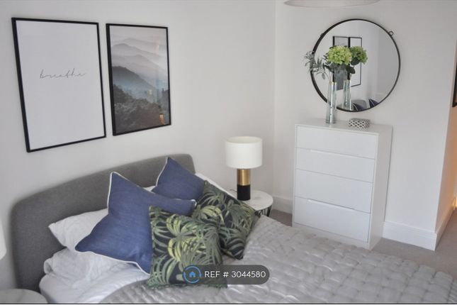 Flat, Rossetti Court Archway Road, London photo 3