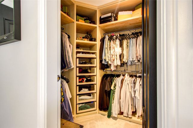 Walk-In-Wardrobe