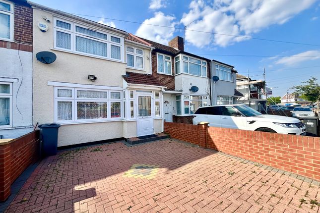 58, Hadley Gardens, Southall photo 2
