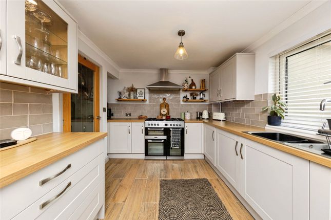 10, Maple Crescent, Carmarthenshire photo 2