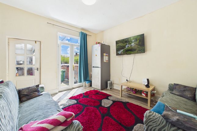 28, Russell Street, Greater Manchester photo 4
