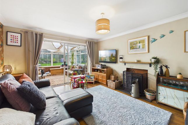 2, Burns Drive, Dronfield photo 2
