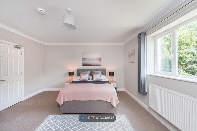 Mountcombe House, Chaucer Way, London photo 3