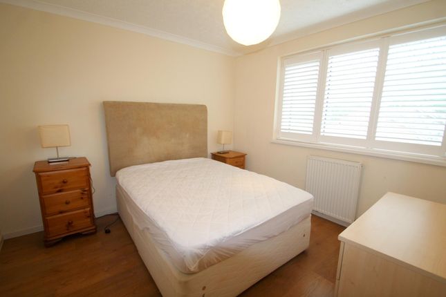 Thumbnail Room to rent in Rillside, Crawley
