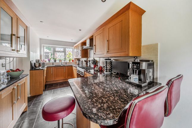 7, Newark Road, Windlesham photo 4