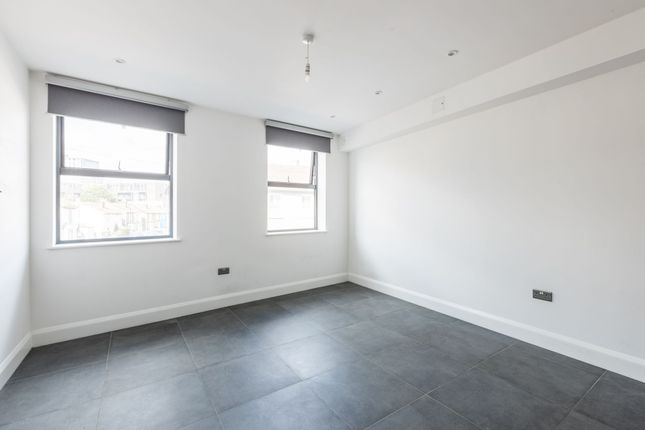 Flat to rent in Southbridge Road, Mansi House