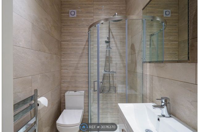 Flat B, Kilburn High Road, London photo 4