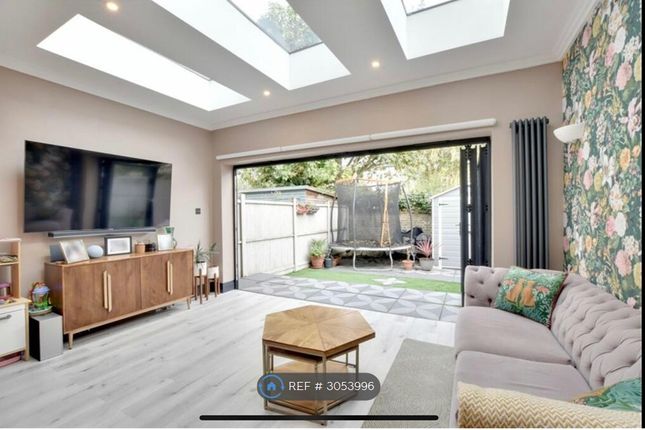 Trafalgar Grove, London photo 3