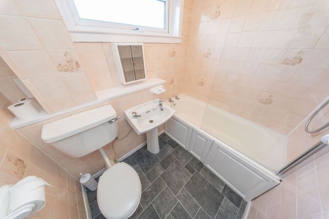 56 Heatherbank, Livingston photo 4