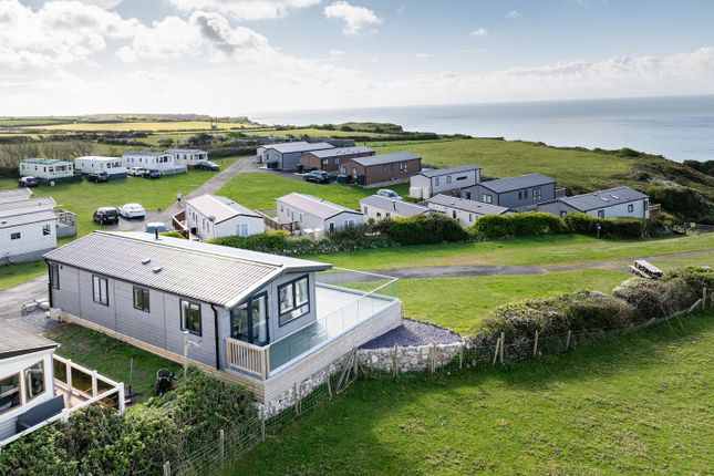 2-bed house on 52, Green Meadow Premier Leisure Park, Oxwich, £195,000