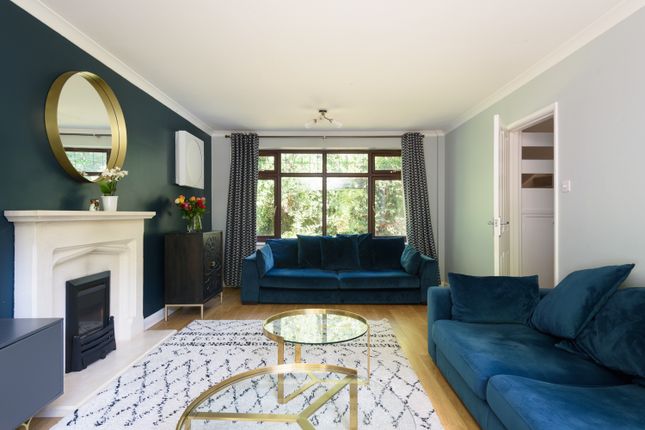 381 Canterbury Road, Kennington, Kent photo 4