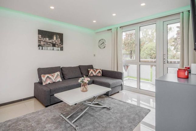Thumbnail Flat for sale in Oman Avenue NW2, Gladstone Park, London,