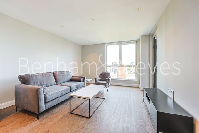1-bed house on Gasholder Place, London, £3,000/mo