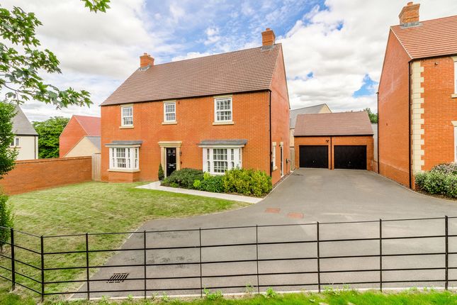 55, Aintree Avenue, Towcester, Northamptonshire photo 2