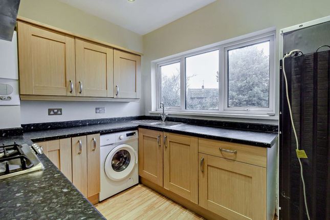 35, Flemming Crescent, Leigh-on-Sea photo 3