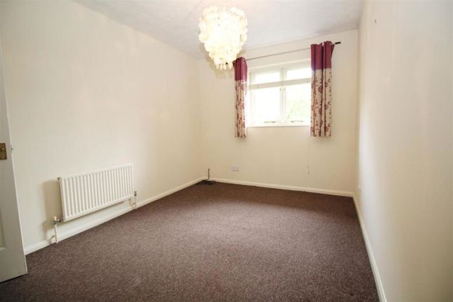 12, Goddard Close, Crawley photo 4