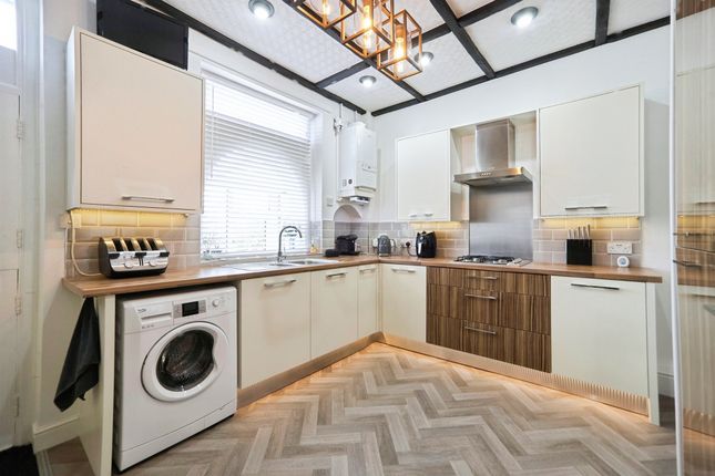 100, Parkwood Street, Keighley photo 3