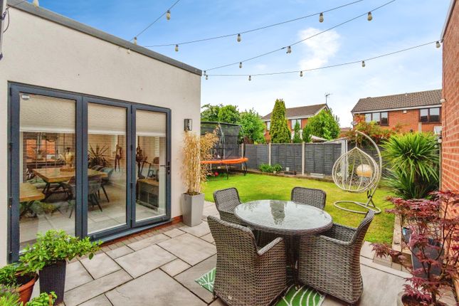 17, Larchmere Drive, Wolverhampton photo 4