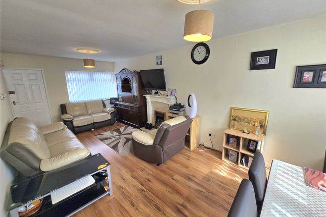 17, Dersingham Drive, Coventry photo 3