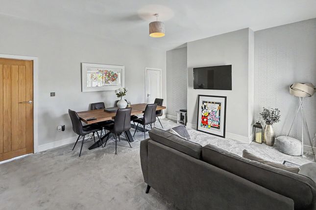 124 Ringley Road West, Manchester photo 4