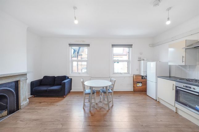 Flat to rent in Streatham High Road, London