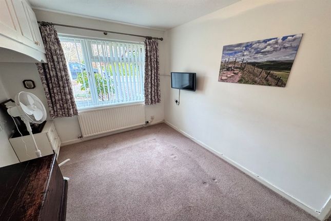 13 Cracken Close, High Peak photo 4