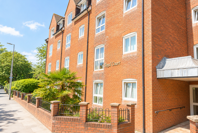 1-bed flat on 23 Regal Court, Warminster, £50,000