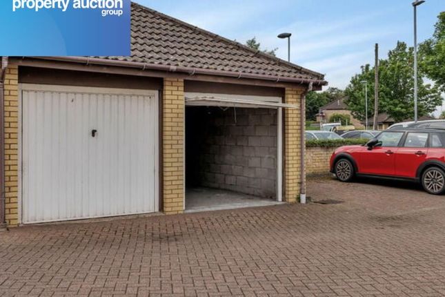 Garage (Right) At, Mavisbank Gardens, Glasgow photo 3